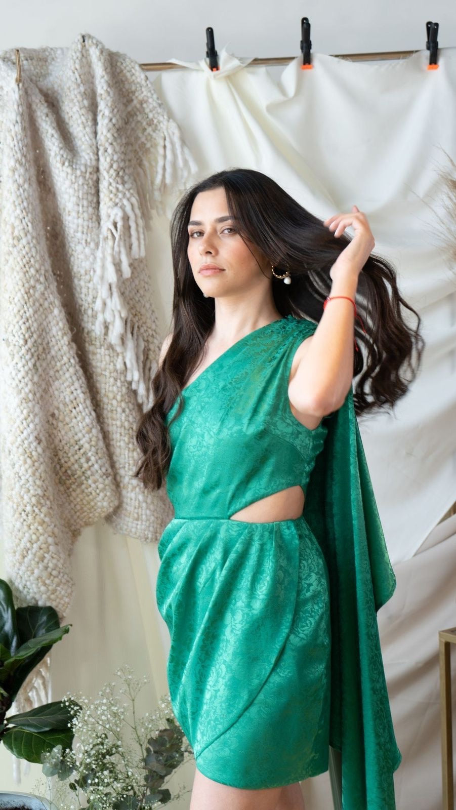 NUEVO Vestido Corto Capa Verde