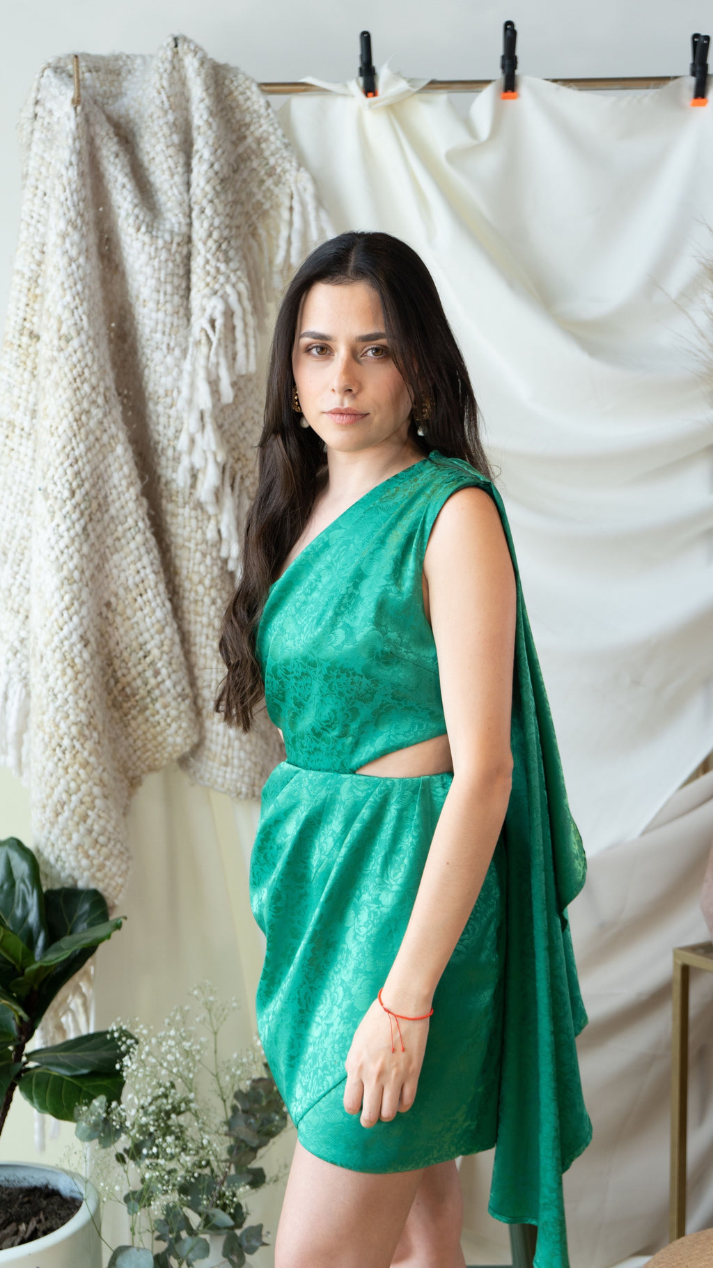 NUEVO Vestido Corto Capa Verde