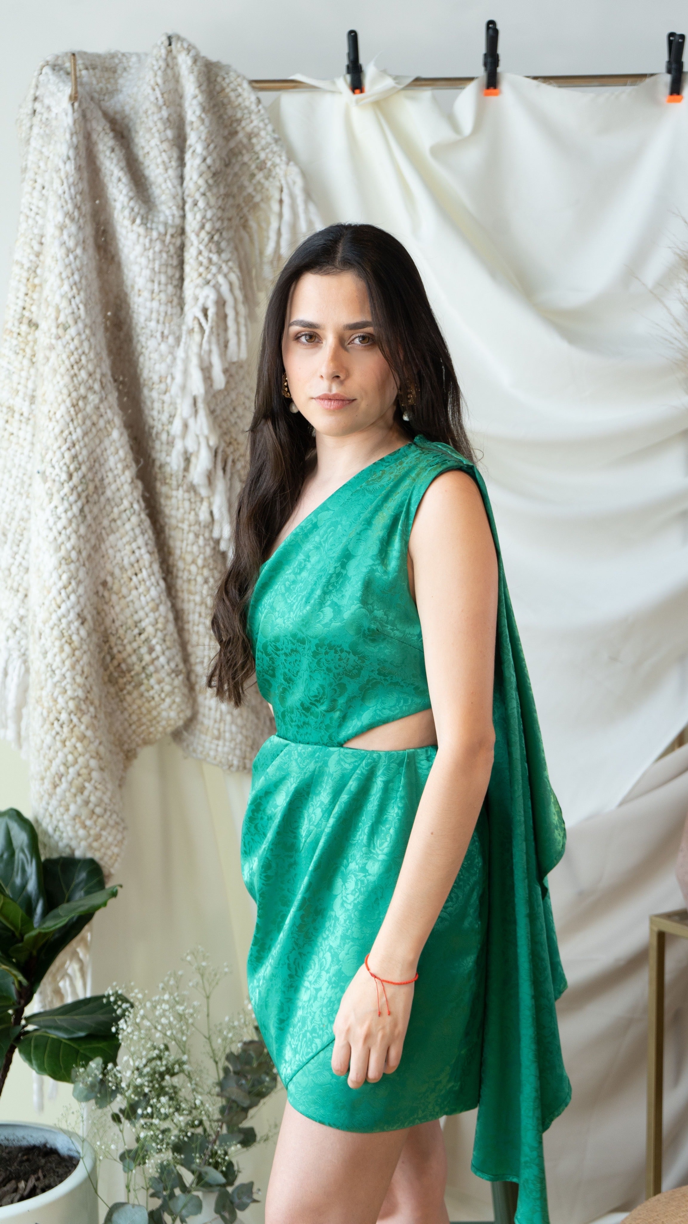 NUEVO Vestido Corto Capa Verde